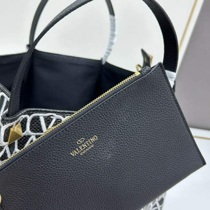 Picture of Valentino Handbags _SKUfw163580903fw